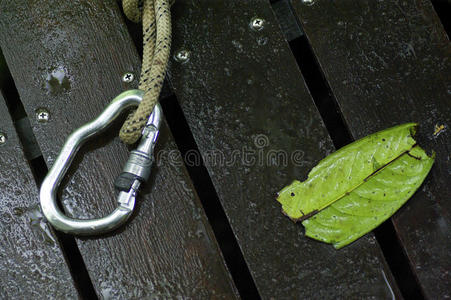木地板上的和绳钩