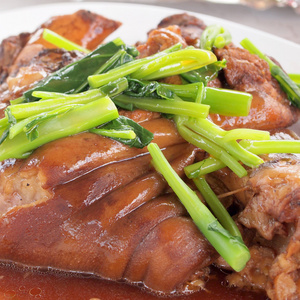 红烧的猪蹄，泰国食品