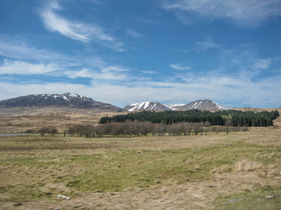 高地 Scotland 山景观背景蓝多云 sky 大景观