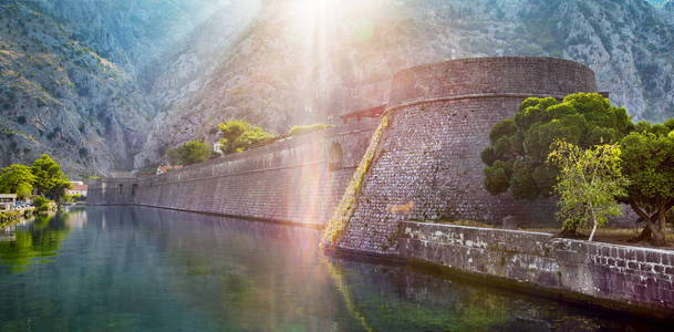黑山 Kotor 古城墙