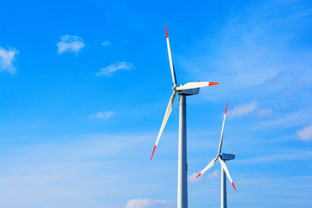 风力发电厂在捷克共和国作为绿色能源的源泉。汽轮机绿色能源的技术理念。可再生风能。风力发电与风力涡轮机在风电场。可持续能源