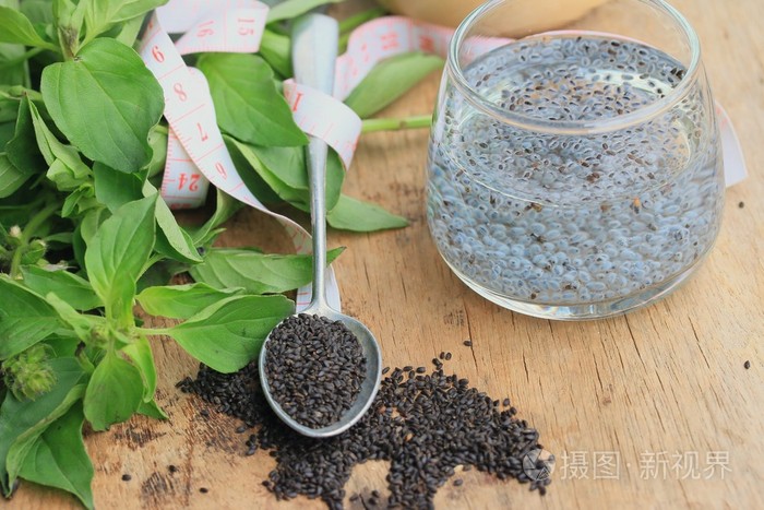 以新鲜的罗勒种子