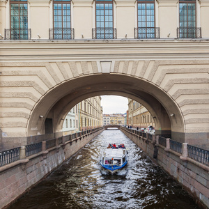 冬季运河在圣彼得堡，俄罗斯