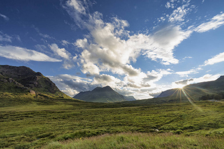 世界著名 Buachaille Etive 的山谷在苏格兰