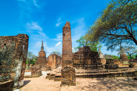 Wat Prasrisanphet，大城府历史公园蓝色天空