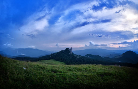 美丽的山风景从 Ceahlau, 罗马尼亚