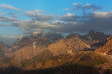 文芳山风景秀丽, 塔吉克斯坦