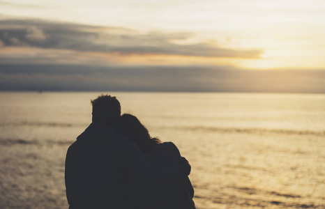 恋人拥抱转圈圈图片