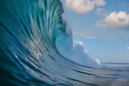 波涛汹涌的大海