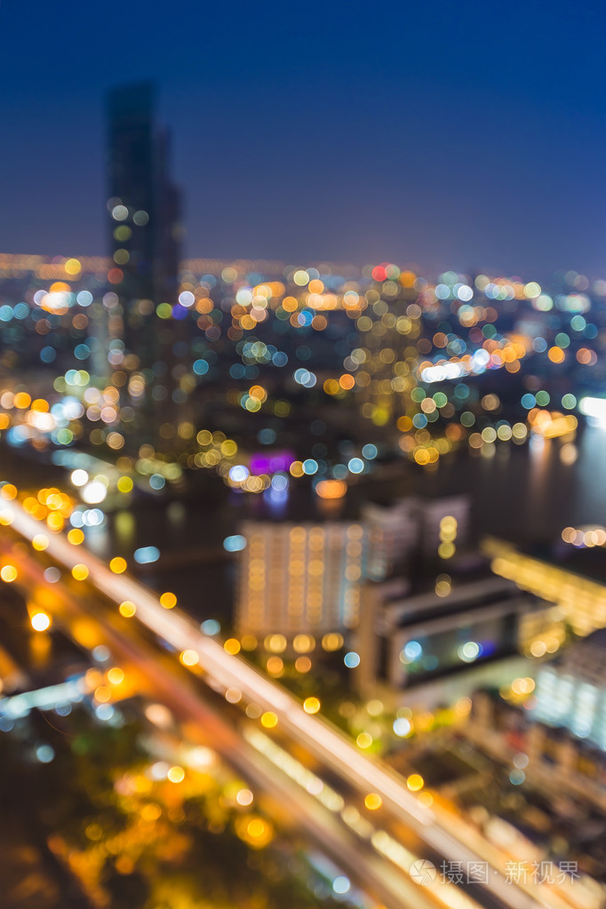 暮光之城模糊散景市光左近视图照片-正版商用图片0smzca-摄图新视界