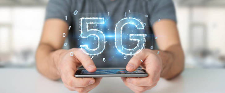 在模糊背景下的商人使用5g 网络数字全息图3d 渲染