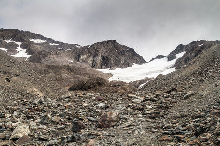 雪在武功山附近火地岛，阿根廷乌斯怀亚