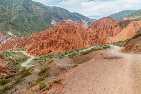 五颜六色的岩石地层附近 Purmamarca 村 拉科夫达德乌马瓦卡谷，阿根廷