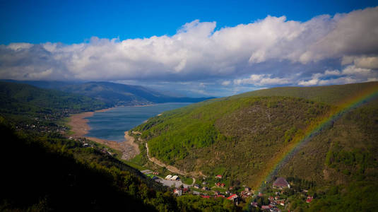 Mavrovo 国家公园风景 Fyr 马其顿的彩虹高山和湖泊