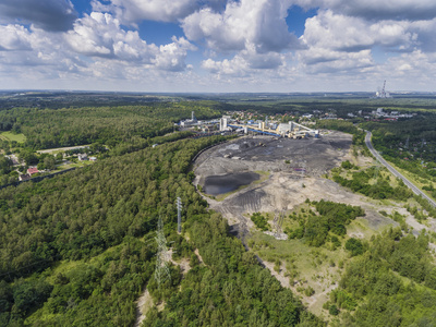 煤矿在波兰南部。被破坏的土地。从上面查看