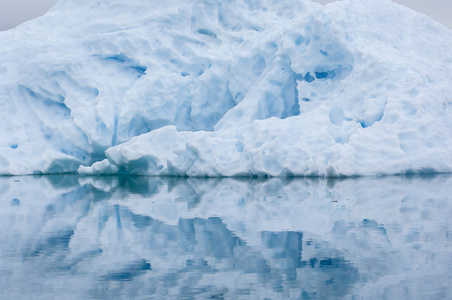格陵兰 Narsusuaq 峡湾的蓝色冰山