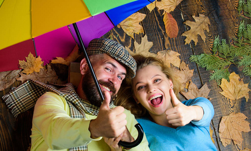 雨天不妨碍他们照片