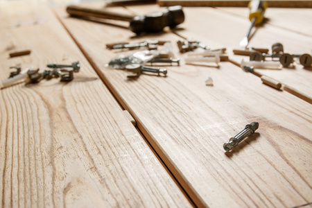 什锦木制品和木工或施工工具，松木