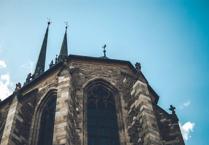 捷克共和国布尔诺圣彼得和保罗大教堂的墙壁。哥特式建筑元素