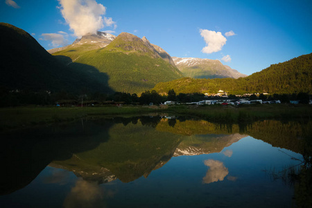 挪威 Stryn Innvikfjorden 和 Loen 村日落