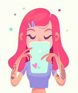可爱的时髦女孩粉红色的头发是看智能手机。矢量卡通人物