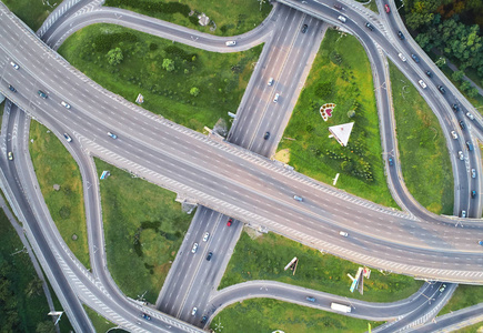 繁忙的公路交叉路口空中景观, 交通理念