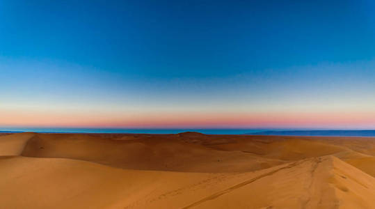 摩洛哥 Mhamid 的撒哈拉大沙漠日出