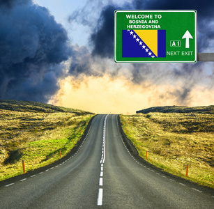 波斯尼亚和黑塞哥维那道路标志反对清澈的天空