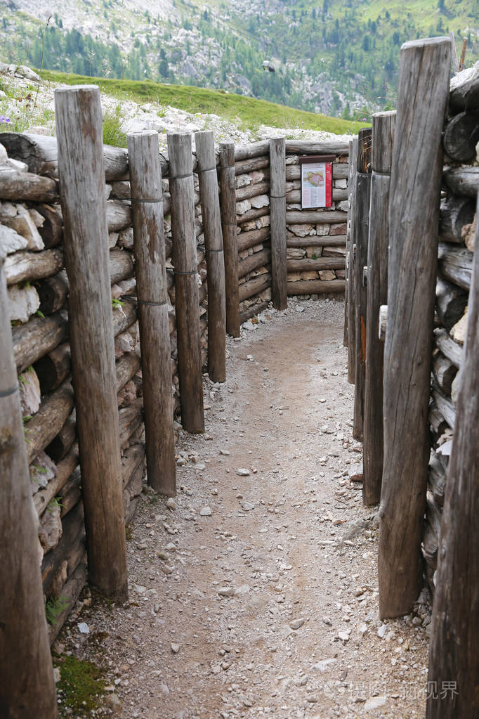 在白云岩的意大利前面一战战壕