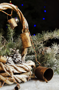 圣诞贺卡与冷杉的枝条和装饰