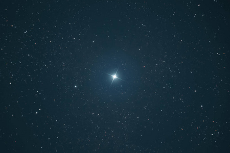 星星星光夜空中星光场的真实照片, 在宇宙无限空间中闪耀的星星照片