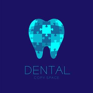 牙科诊所徽标图标牙齿拼图拼图设计插图在深蓝色背景下与牙科文本和复制空间隔离