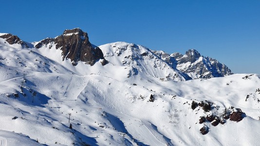 Flumserberg 滑雪场冬季的一天