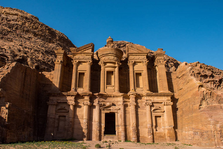 不朽的古代雕刻, 寺庙在砂岩。在约旦佩特拉的修道院