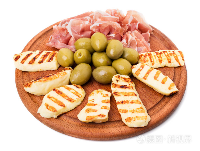 火腿和炸的芝士棒拼盘