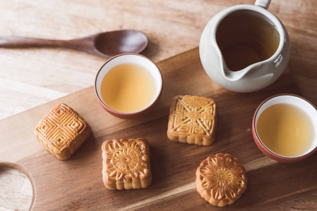 中国中秋月饼茶食品图片