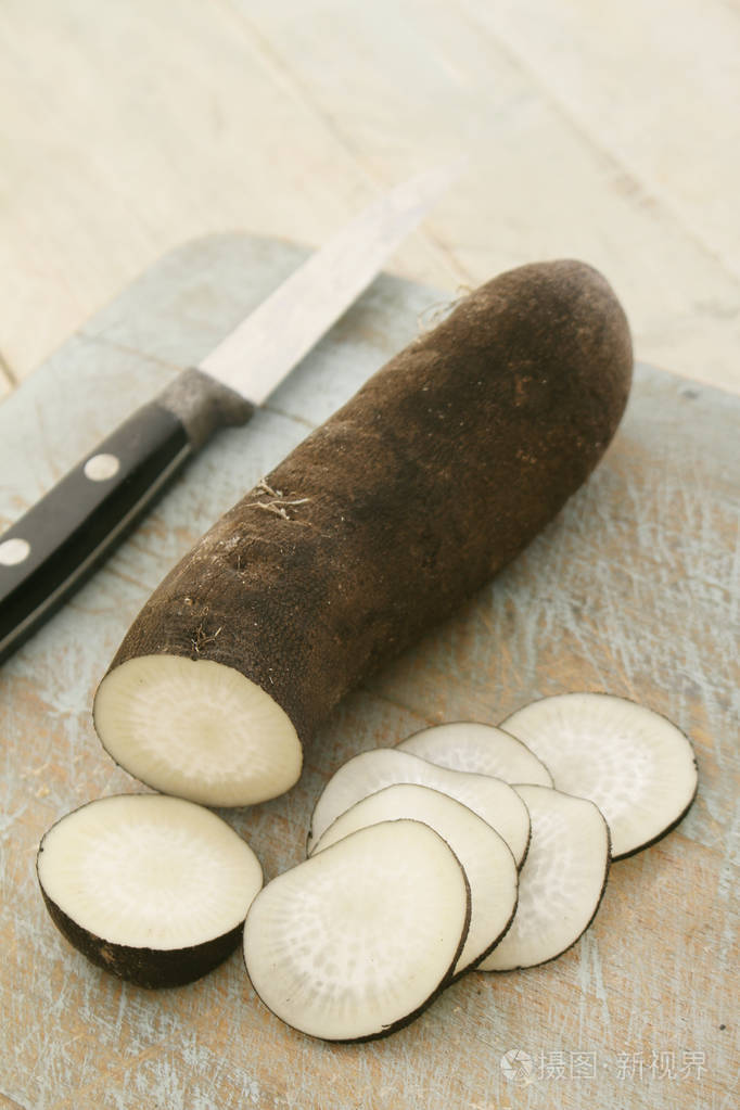 准备新鲜的黑萝卜照片-正版商用图片0sq6si-摄图新视界