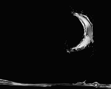黑色的水月亮图片