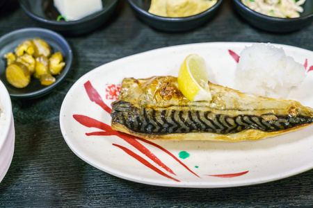 日本的食物风格 Saba 红烧扒