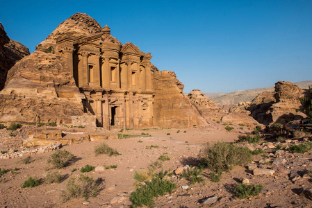 不朽的古代雕刻, 寺庙在砂岩。在约旦佩特拉的修道院