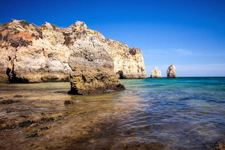 葡萄牙阿尔加维海岸美丽的岩层