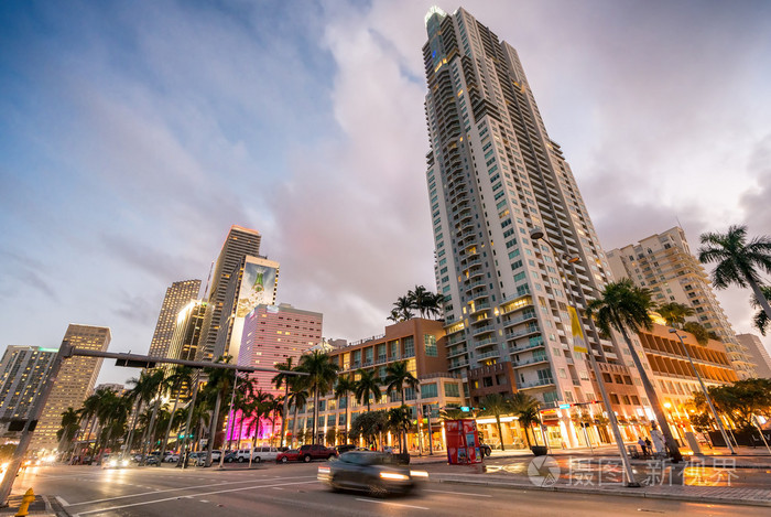 日暮时分,佛罗里达州的迈阿密市区