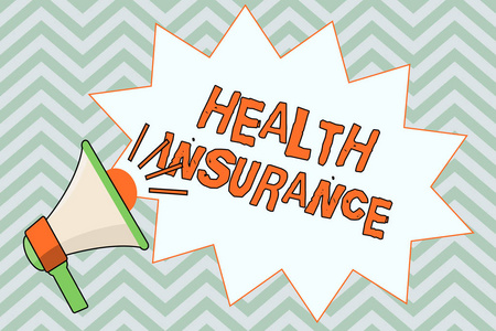 写说明健康保险的笔记。商业照片展示支付医疗和手术费用的覆盖面