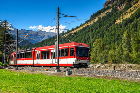 电动红色旅游列车,瑞士欧洲照片