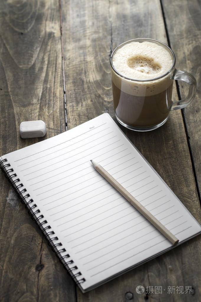 笔记本和咖啡