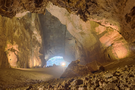 Silifke 地区天堂峡谷深处的洞穴观。梅尔辛土耳其