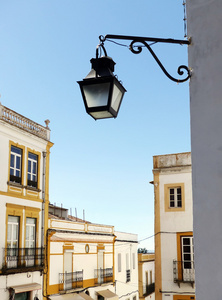 在埃武拉，葡萄牙街旧灯笼