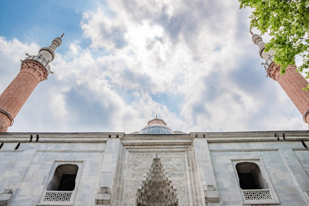 绿色清真寺的外部视野也被称为穆罕默德二世清真寺我是土耳其囊中较大的建筑群的一部分. 2018年5月20日