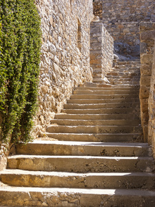 希腊克里特岛斯宾纳隆加岛的楼梯和墙壁