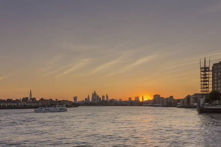 金丝雀码头河畔日落 cloudscape 视图, 伦敦城, 英国